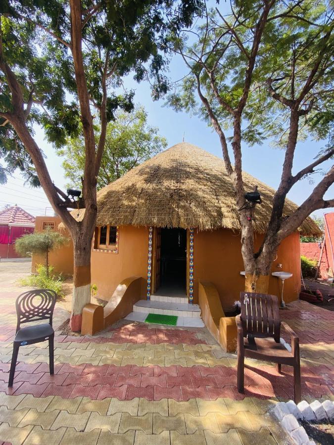 Santkrupa Villa Resort Nakhtrana Exterior photo